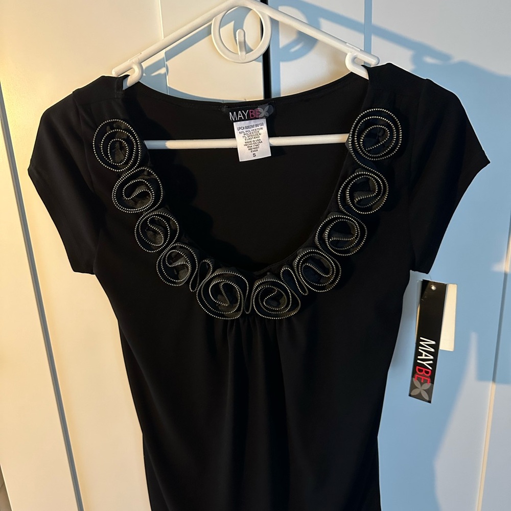 NWT MayBe Women’s Black Top With Zipper Design Size Small